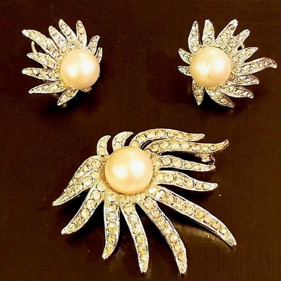 Vintage 50s Celebrity NY Signed Pearl Rhinestone Starburst Earrings & Brooch Set - Picture 1 of 4
